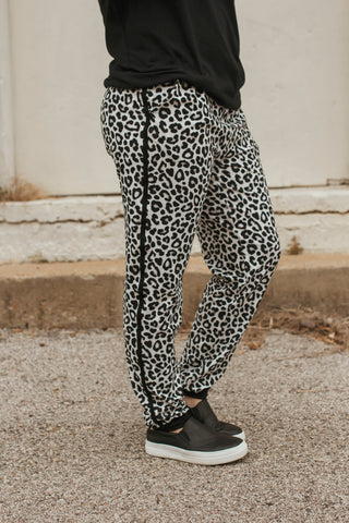 Everest Snow Leopard Joggers