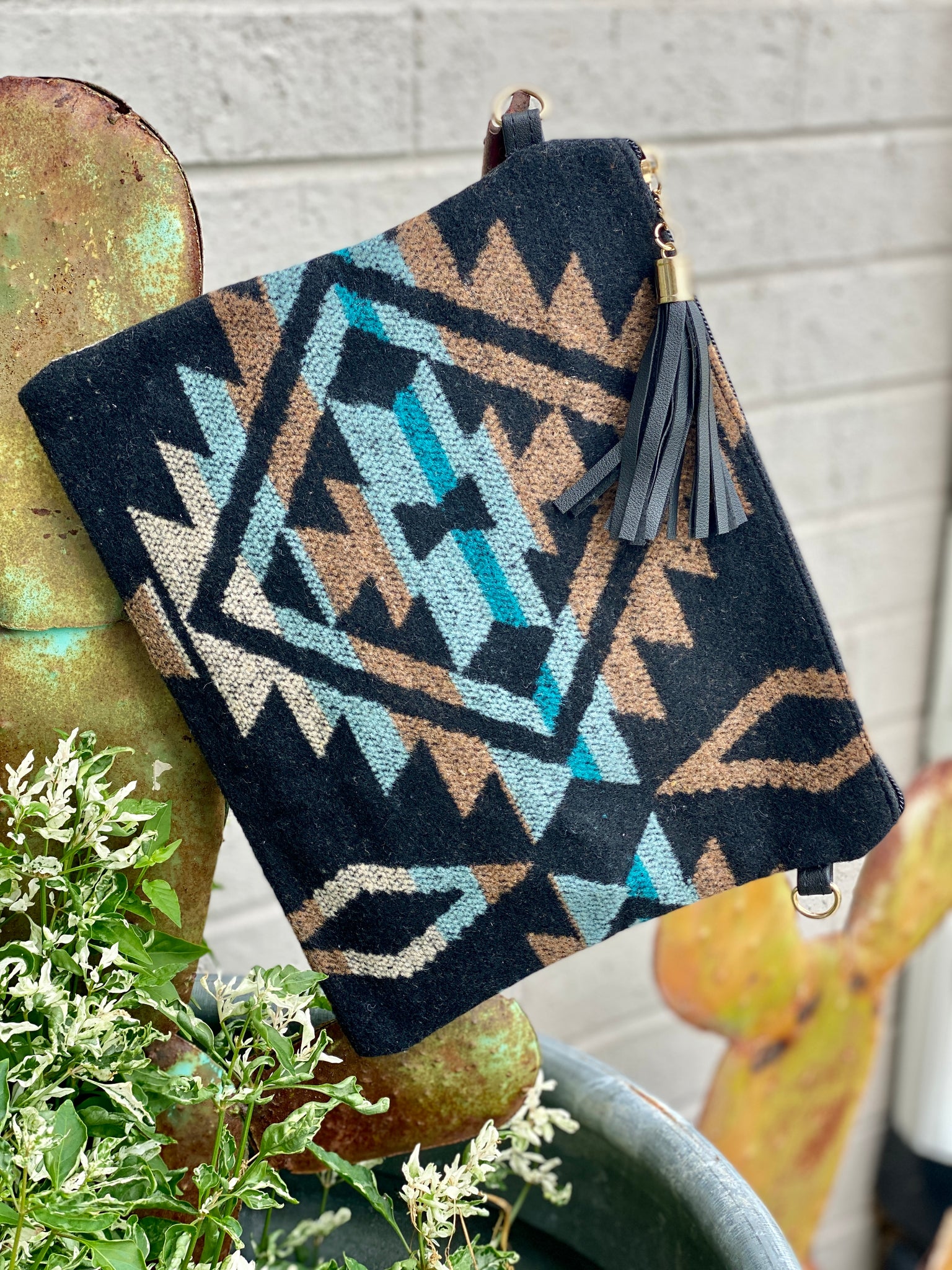 Kaycee Aztec Purse (Black)